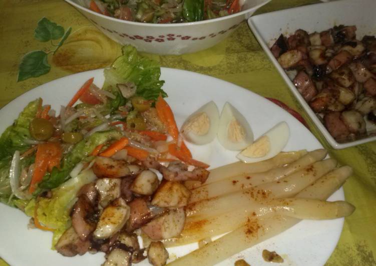 Pulpo a la gallega, acompañado de ensalada fresca y espárragos blancos, receta muy refrescante y fácil