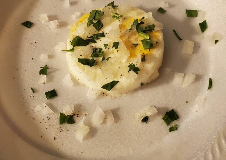 Poached eggs with cut spinach and onions