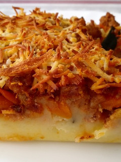 Una foto de Pastel de carne, patata y verduras