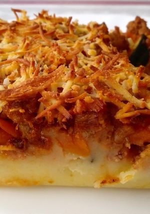 Una foto de Pastel de carne, patata y verduras