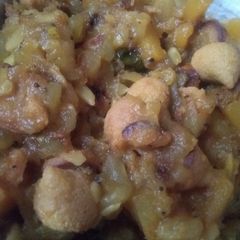 A picture of Lau ghonto (gourd curry).