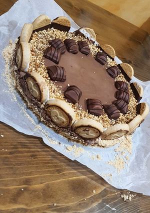 Foto di CHEESCAKE CON NUTELLA BISCUITS, KINDER BUENO E UOVO LINDT