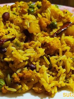 ভাত-ভাজা(লেফট ওভার ভাত)(bhat bhaja recipe in Bengali) রেসিপির প্রধান ছবি
