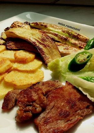 عکسی از دستور استیک با دورچین سبزیجات