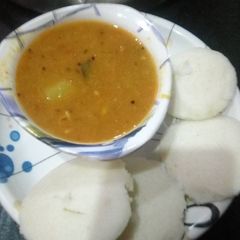 A picture of Idli sambhar.