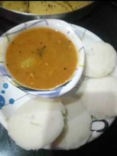 A picture of Idli sambhar.