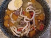 Una foto de ramen vegano