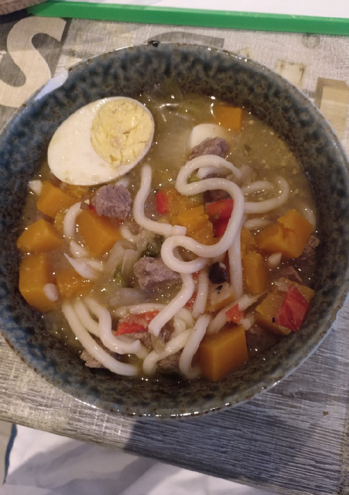 Una foto de Ramen de ternera al estilo europeo