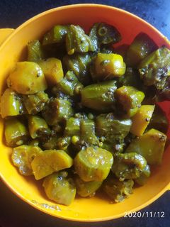 আলুপটলের তরকারী (alupotoler torkari recipe in bengali) রেসিপির প্রধান ছবি