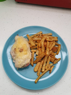 Una foto de Pollo relleno de queso y bacon