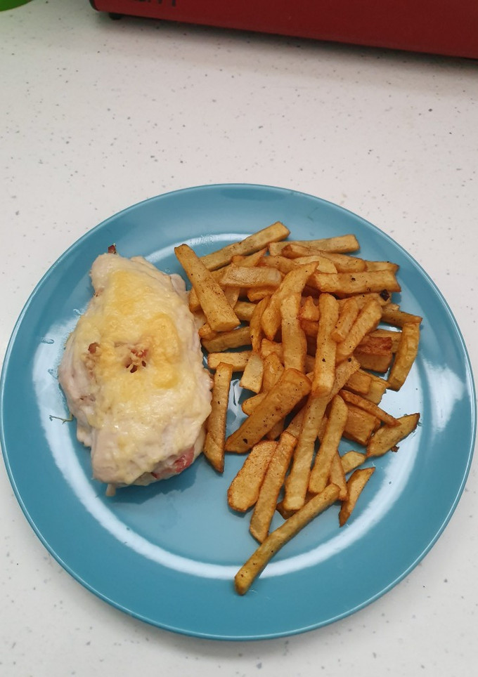 Una foto de Pollo relleno de queso y bacon