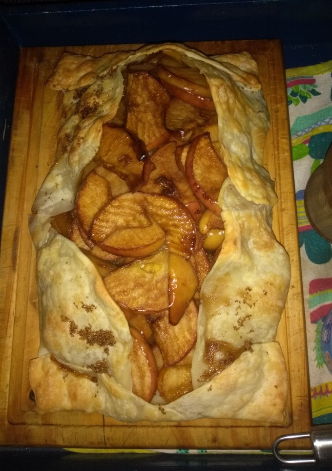 Una foto de Strudel de manzana con masa de tarta