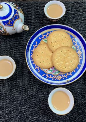 A picture of Dum chai in pressure cooker.
