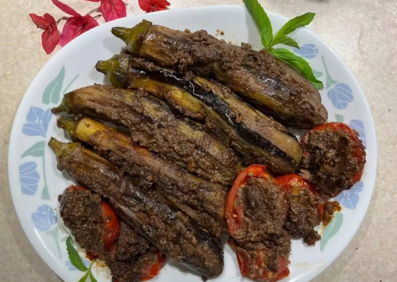 Stuffed eggplants; vegetarian food 🍆🧄