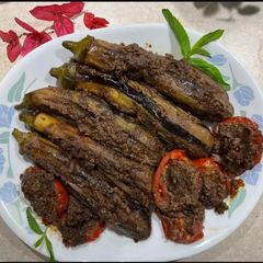 A picture of Stuffed eggplants; vegetarian food 🍆🧄.