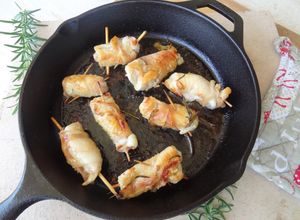 Foto di Involtini di pollo con prosciutto cotto,provola affumicata avvolti nel lardo di Colonnata