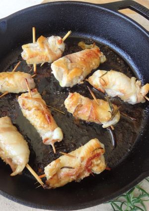 Foto di Involtini di pollo con prosciutto cotto,provola affumicata avvolti nel lardo di Colonnata