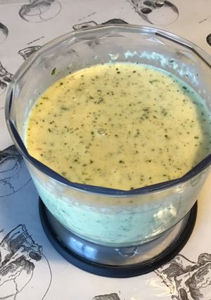 Une photo de Sauce au yaourt, épices, fines herbes et oignon