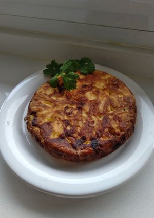 Una foto de Tortilla simple de papas😉