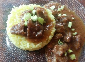 Una foto de Yellow rice con carne