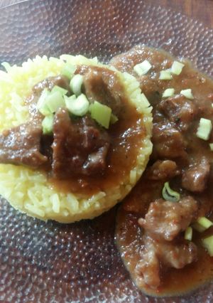 Una foto de Yellow rice con carne