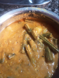 સરગવા ની શીંગ નું શાક (Saragva Shing Shak Recipe In Gujarati) રેસીપી મુખ્ય ફોટો