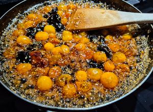 Una foto de MERMELADA De Uchuvas🍊🍊 y Ciruelas pasas...!😜