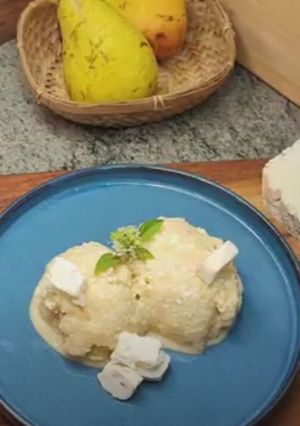 Una foto de Helado de pera y queso gorgonzola