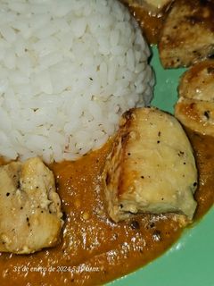 Una foto de Tacos de pollo con salsa diabla
