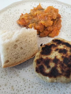 Una foto de Hamburguesa de pollo y brócoli con salsa de tomate en Thermomix 2x1