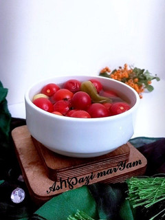 عکسی از دستور ترشی گوجه گیلاسی🍅