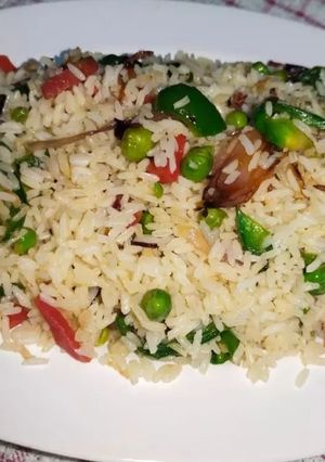 A picture of Leftover rice fried rice.