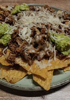 Foto principal de Nachos con cochinita pibil y aguacate