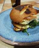 Sándwich de pan de pulque con queso menonita y pollo