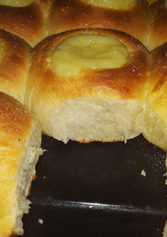 Una foto de Facturas Fáciles Con Crema Pastelera