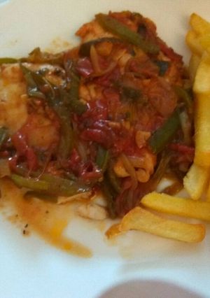 Una foto de Pechugas de pollo con verduras a la soja