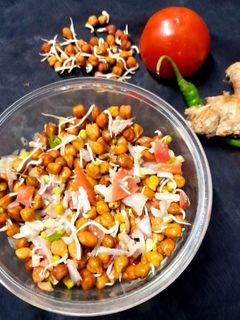 अंकुरित चना सलाद (ankurit chana salad recipe in Hindi) रेसिपी मुख्य फोटो