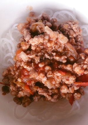 Hình của món Bún nưa ăn kèm thịt băm sốt cà chua.