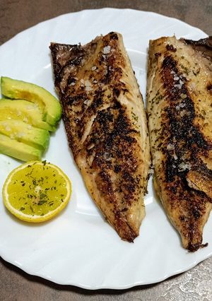 Una foto de Caballa a la plancha con ajo y perejil