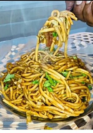चाऊमिन(Chowmein recipe in hindi) रेसिपी मुख्य फोटो