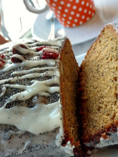 Una foto de Budín de Naranja y Amapolas