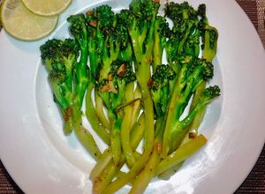 Hình của món Bông cải xanh baby xào tỏi (Baby broccoli 🥦 and 🧄).