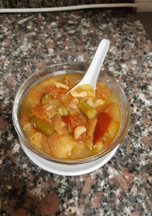 Una foto de Sopa de ajo, tomate y espárragos trigueros de mi padre