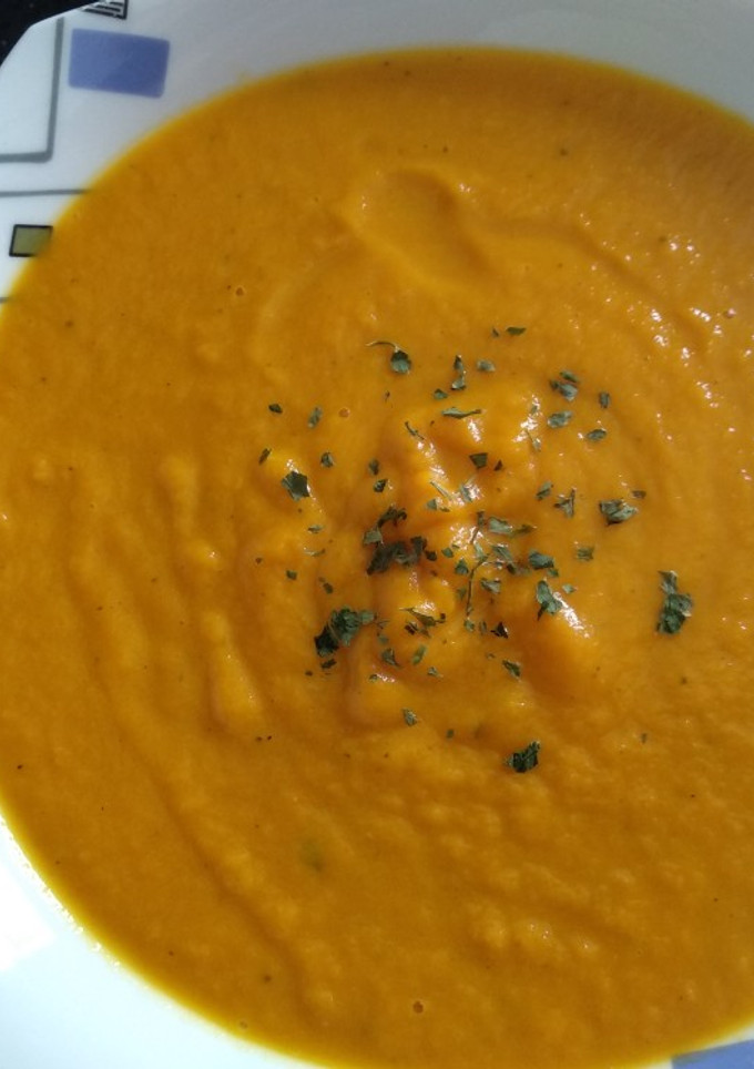 Una foto de Crema de zanahoria y naranja