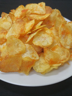 உருளைக்கிழங்கு சிப்ஸ் (Urulaikilangu Chips Recipes in Tamil) செய்முறை முக்கிய புகைப்படம்