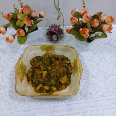A picture of Chicken with spinach.