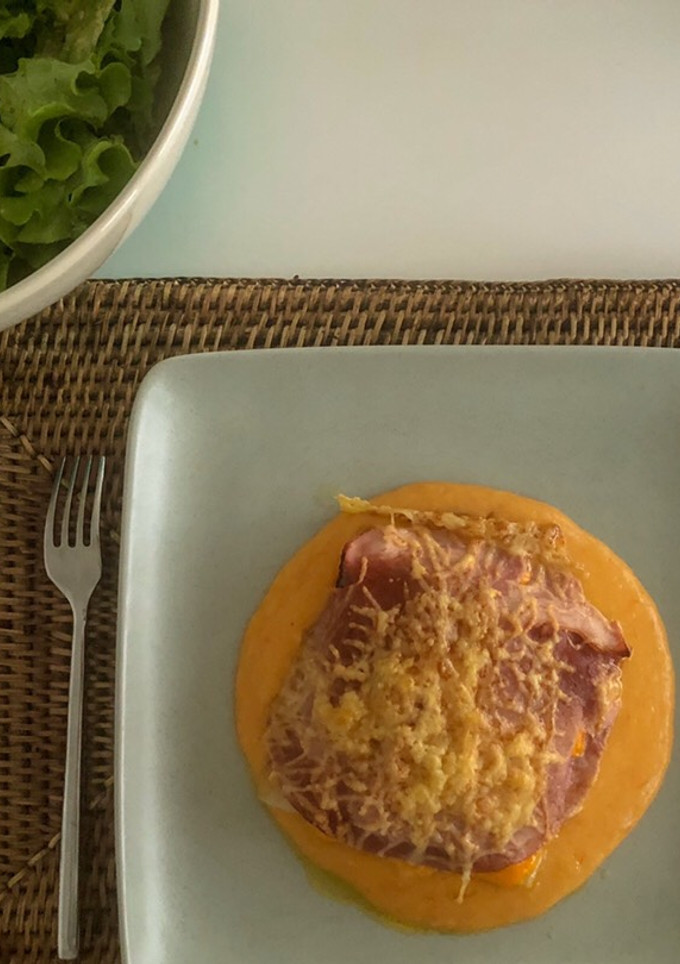 Una foto de Pencas rellenas con salsa de pimiento rojo