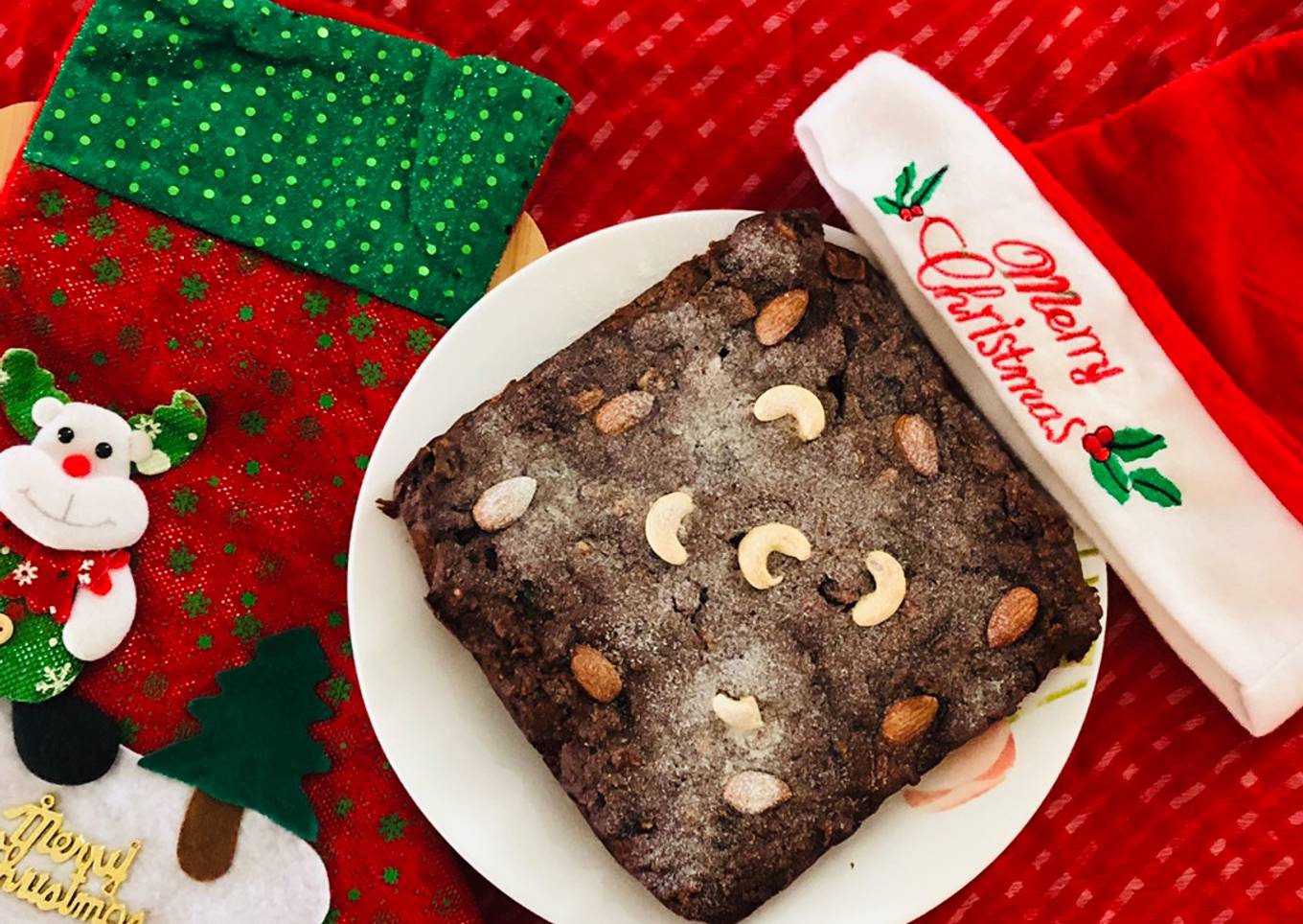 Eggless Christmas cake