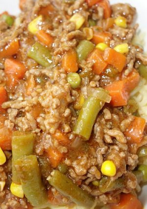 A picture of Mince and mixed vegetables.