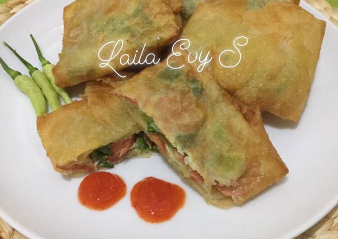 Resep Martabak telor isi sosis sapi oleh @lailaevy.s - Cookpad